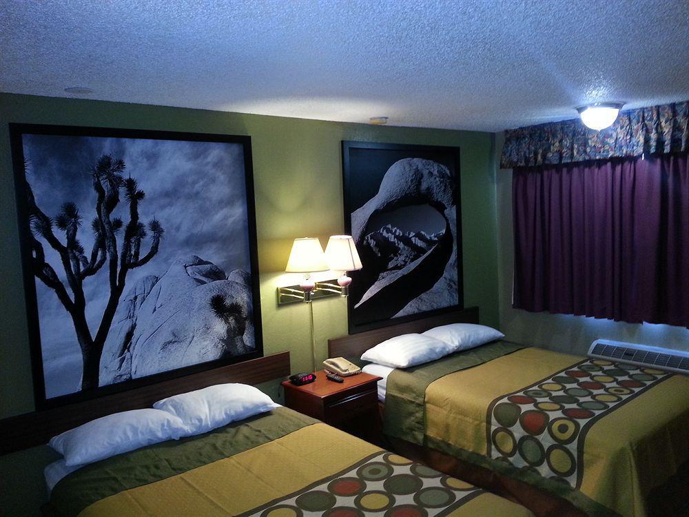 Super 8 By Wyndham Ridgecrest Motel Exterior photo